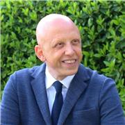 Impartisco lezioni private di Diritto, Diritto ed economia dello Sport, Storia, Geografia ed altre materie umanistiche.